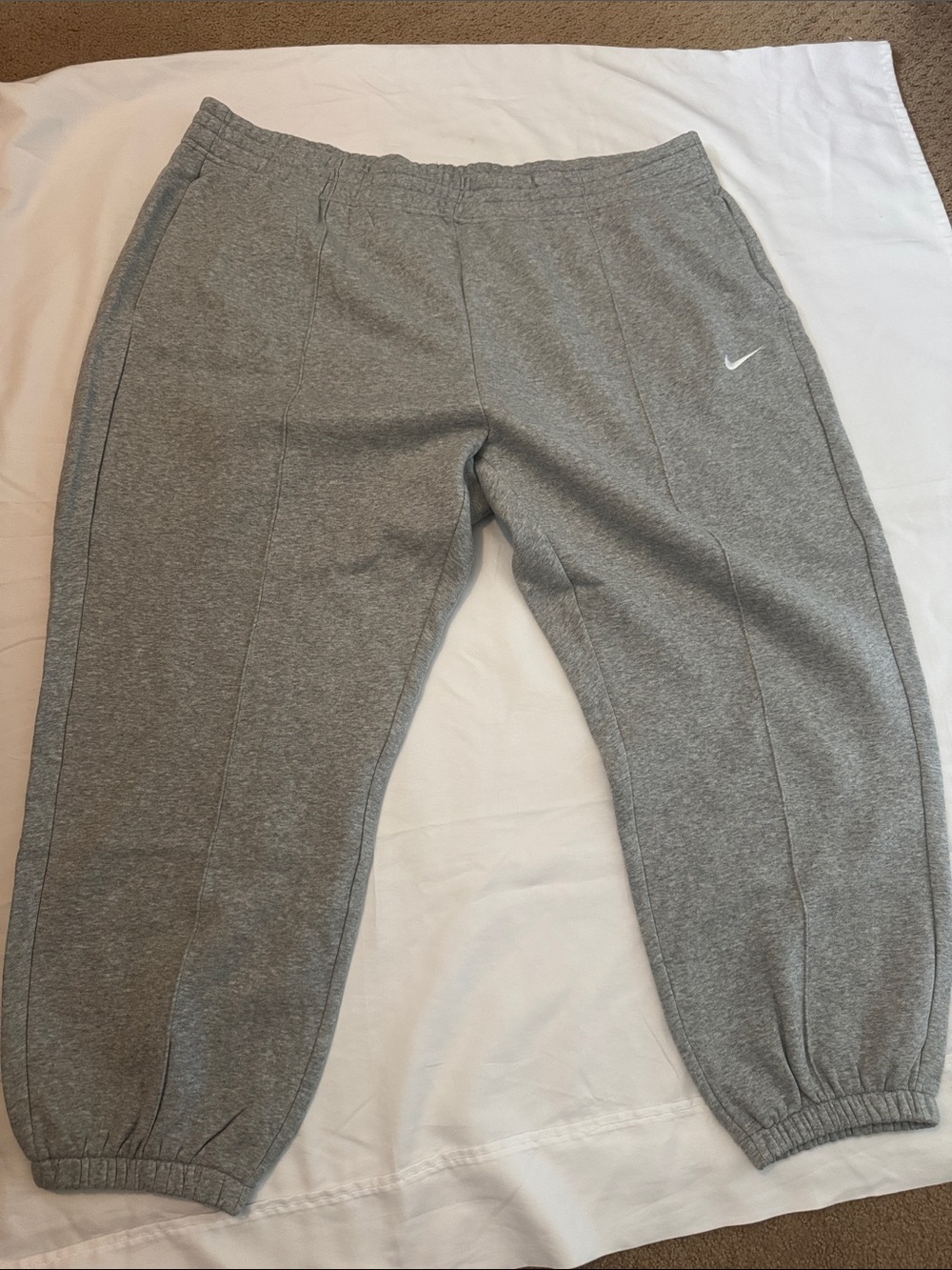 Nike women loose fit Gray Elastic Cuff Sweatpants